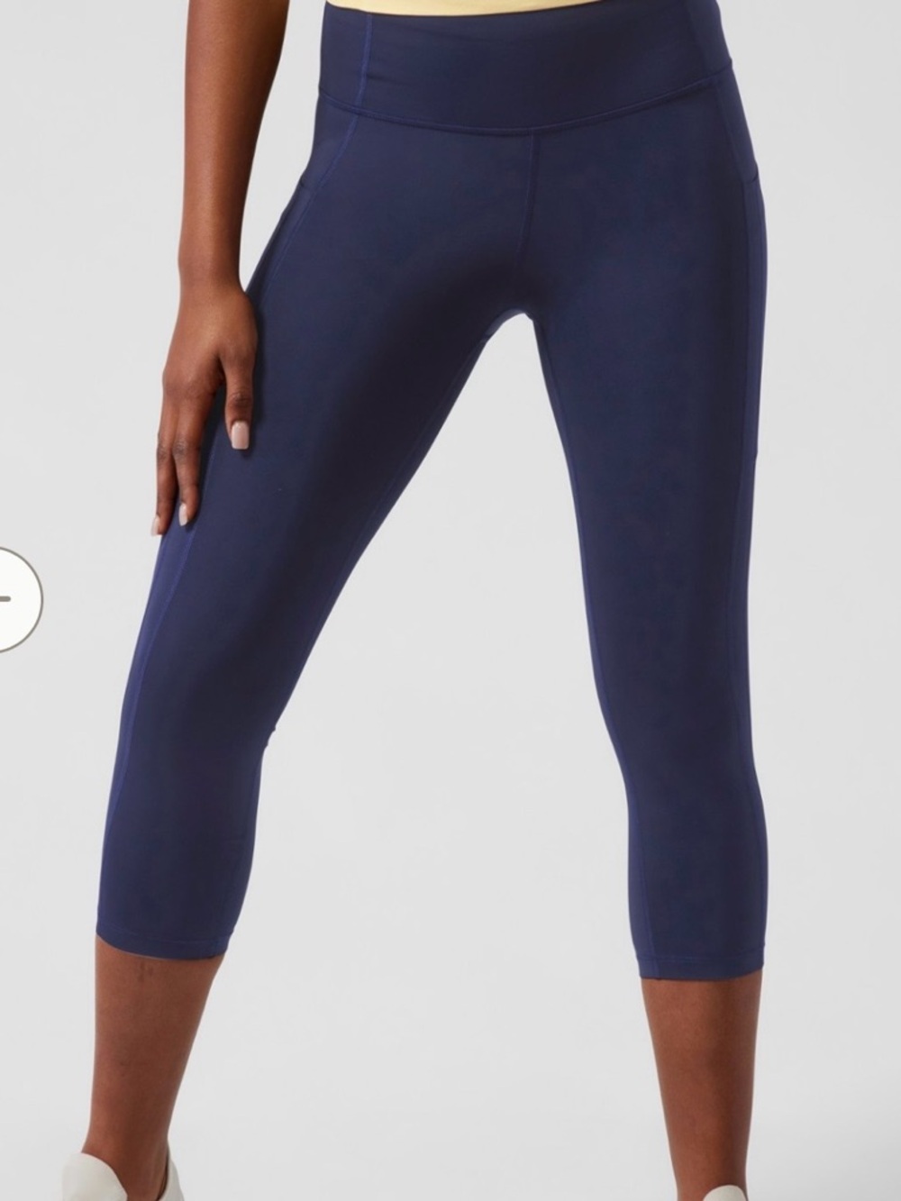 Athleta Navy Ultimate Stash Capri Performance Tights size small